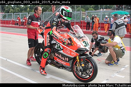 sbk_giugliano_003_wsbk_2015_italie_imola.jpg