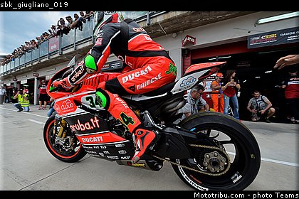 sbk_giugliano_019.jpg