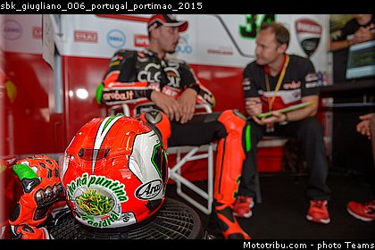 sbk_giugliano_006_portugal_portimao_2015.jpg