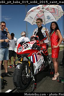 sbk_pit_babe_019_wsbk_2015_saint_marin_misano.jpg