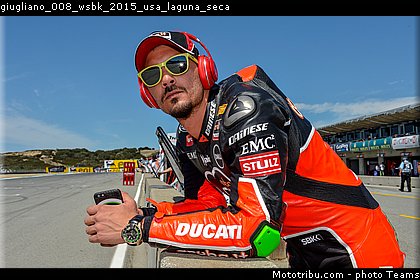 giugliano_008_wsbk_2015_usa_laguna_seca.jpg