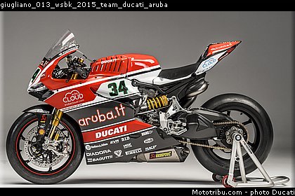 giugliano_013_wsbk_2015_team_ducati_aruba.jpg