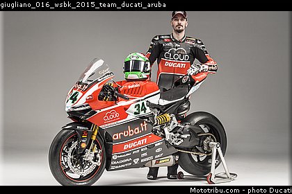 giugliano_016_wsbk_2015_team_ducati_aruba.jpg
