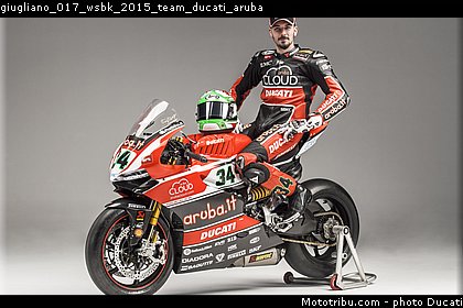 giugliano_017_wsbk_2015_team_ducati_aruba.jpg