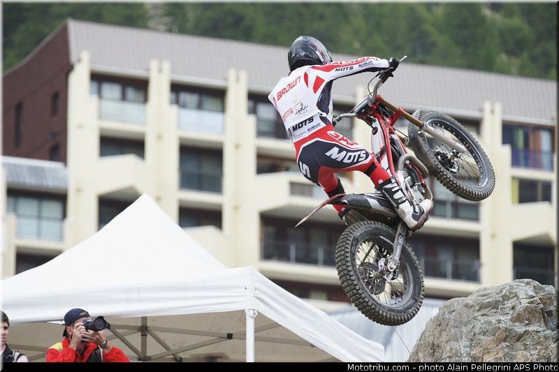 brown_12_trial_2013_france_isola_2000