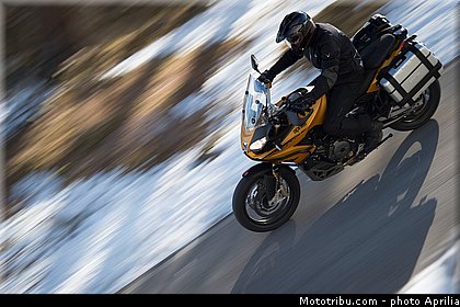 aprilia_2015_caponord_1200_rallye_003.jpg
