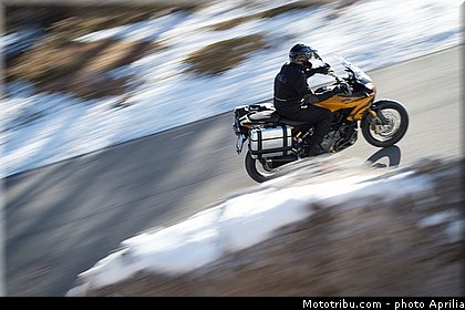aprilia_2015_caponord_1200_rallye_004.jpg