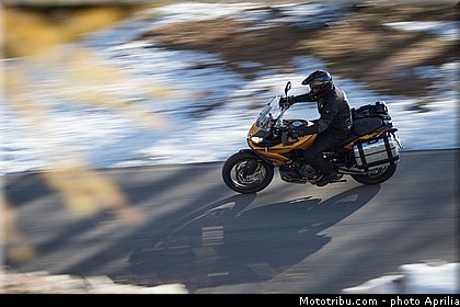 aprilia_2015_caponord_1200_rallye_005.jpg
