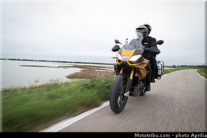 aprilia_2015_caponord_1200_rallye_008.jpg