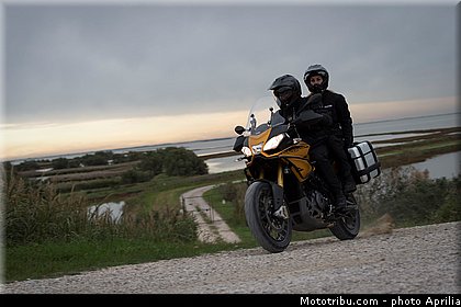 aprilia_2015_caponord_1200_rallye_010.jpg