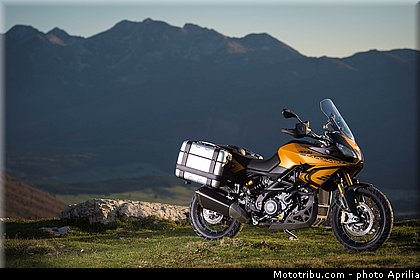 aprilia_2015_caponord_1200_rallye_012.jpg
