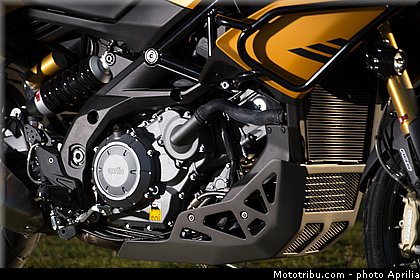 aprilia_2015_caponord_1200_rallye_023.jpg