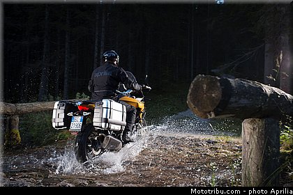 aprilia_2015_caponord_1200_rallye_045.jpg