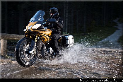 aprilia_2015_caponord_1200_rallye_047.jpg