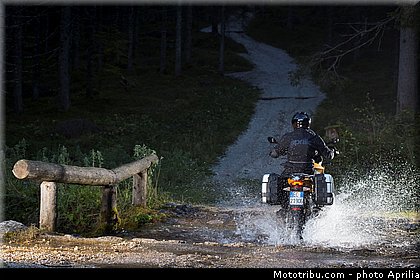aprilia_2015_caponord_1200_rallye_049.jpg