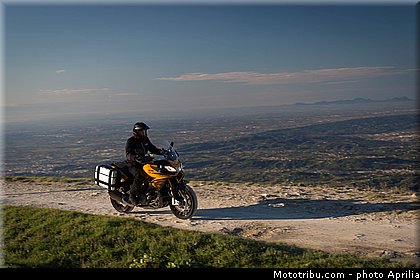 aprilia_2015_caponord_1200_rallye_057.jpg