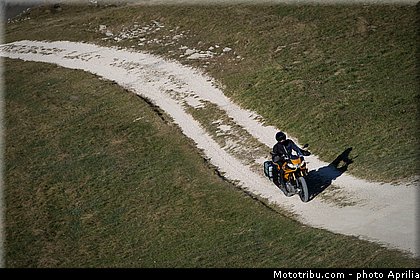 aprilia_2015_caponord_1200_rallye_069.jpg