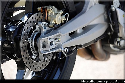 aprilia_2015_1200_dorsoduro_0047.jpg