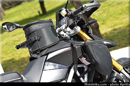 aprilia_2015_1200_dorsoduro_0058.jpg
