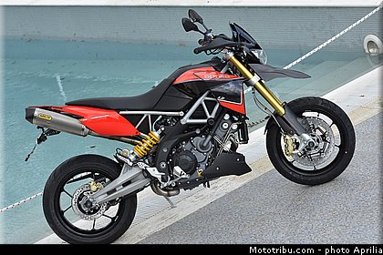 aprilia_2015_1200_dorsoduro_0060.jpg