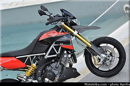 aprilia_2015_1200_dorsoduro_0061.jpg