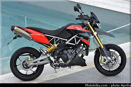 aprilia_2015_1200_dorsoduro_0064.jpg
