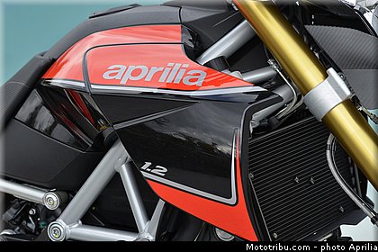 aprilia_2015_1200_dorsoduro_0075.jpg