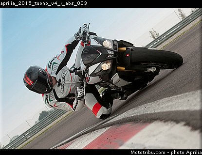 aprilia_2015_tuono_v4_r_abs_003.jpg