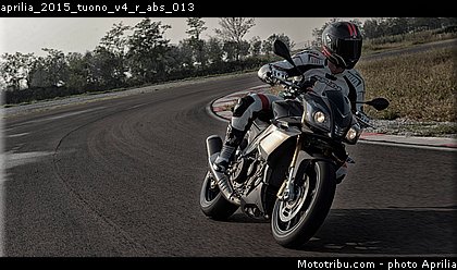 aprilia_2015_tuono_v4_r_abs_013.jpg