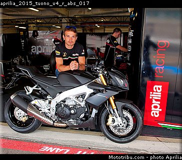 aprilia_2015_tuono_v4_r_abs_017.jpg