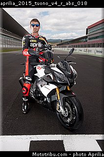 aprilia_2015_tuono_v4_r_abs_018.jpg