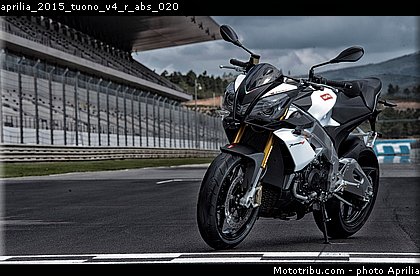 aprilia_2015_tuono_v4_r_abs_020.jpg