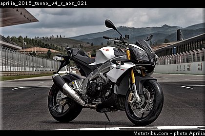 aprilia_2015_tuono_v4_r_abs_021.jpg