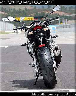 aprilia_2015_tuono_v4_r_abs_028.jpg