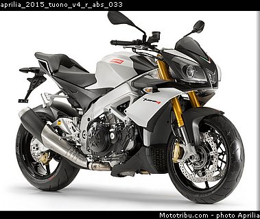 aprilia_2015_tuono_v4_r_abs_033.jpg