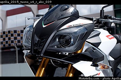 aprilia_2015_tuono_v4_r_abs_039.jpg