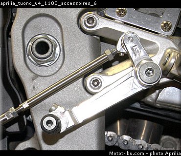 aprilia_tuono_v4_1100_accessoires_6.jpg