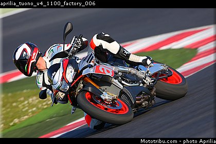 aprilia_tuono_v4_1100_factory_006.jpg