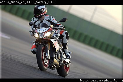 aprilia_tuono_v4_1100_factory_012.jpg
