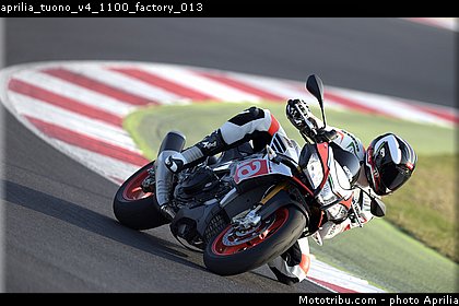 aprilia_tuono_v4_1100_factory_013.jpg