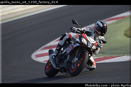 aprilia_tuono_v4_1100_factory_014.jpg