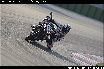 aprilia_tuono_v4_1100_factory_017.jpg