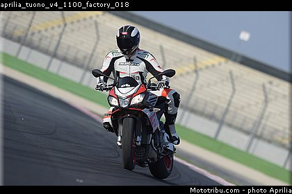 aprilia_tuono_v4_1100_factory_018.jpg