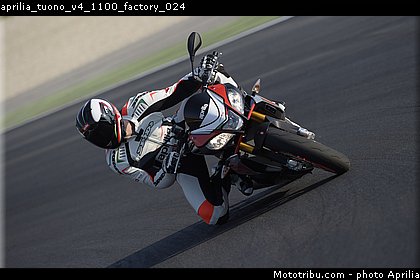 aprilia_tuono_v4_1100_factory_024.jpg