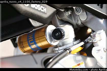 aprilia_tuono_v4_1100_factory_029.jpg