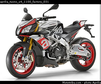 aprilia_tuono_v4_1100_factory_031.jpg