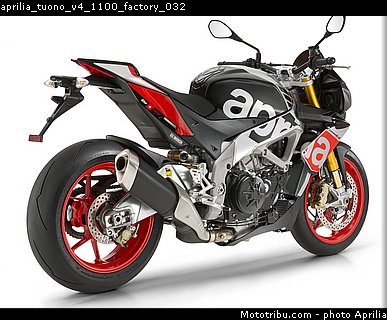 aprilia_tuono_v4_1100_factory_032.jpg