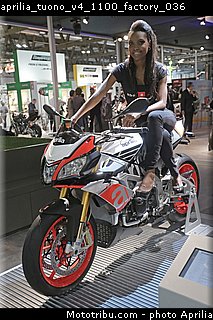 aprilia_tuono_v4_1100_factory_036.jpg
