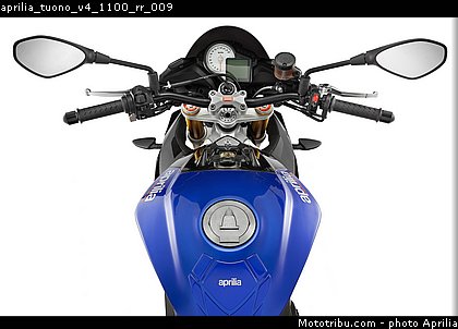 aprilia_tuono_v4_1100_rr_009.jpg