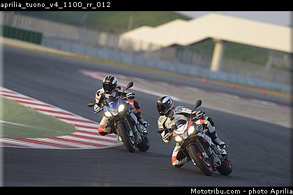 aprilia_tuono_v4_1100_rr_012.jpg